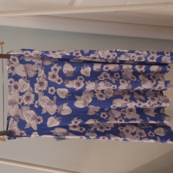 NWT LuLaRoe Azure Strawberry Print Skirt sz Medium - Picture 4 of 4